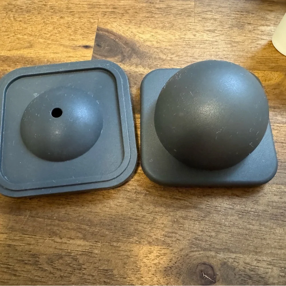 Williams Sonoma Sphere Ice Molds, Set of 4